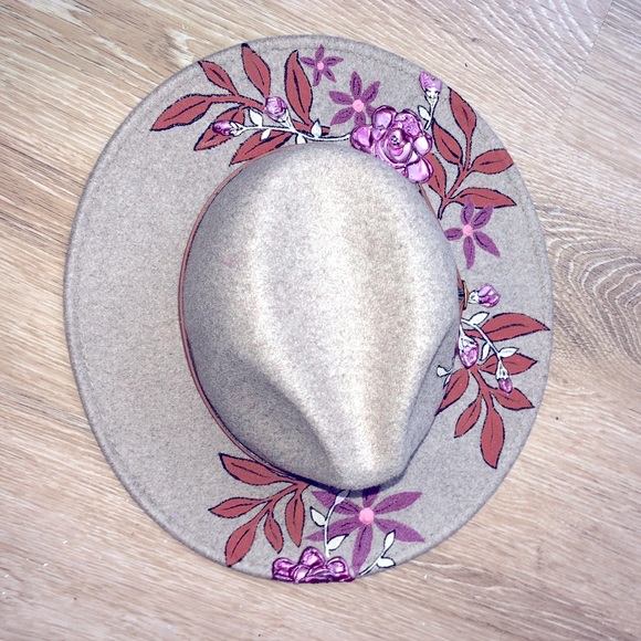 Custom painted floral summer hat - Picture 3 of 3